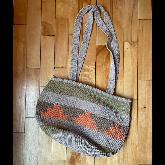 Stone Mountain woven Aztec pattern tan purse. - Picture 2 of 5